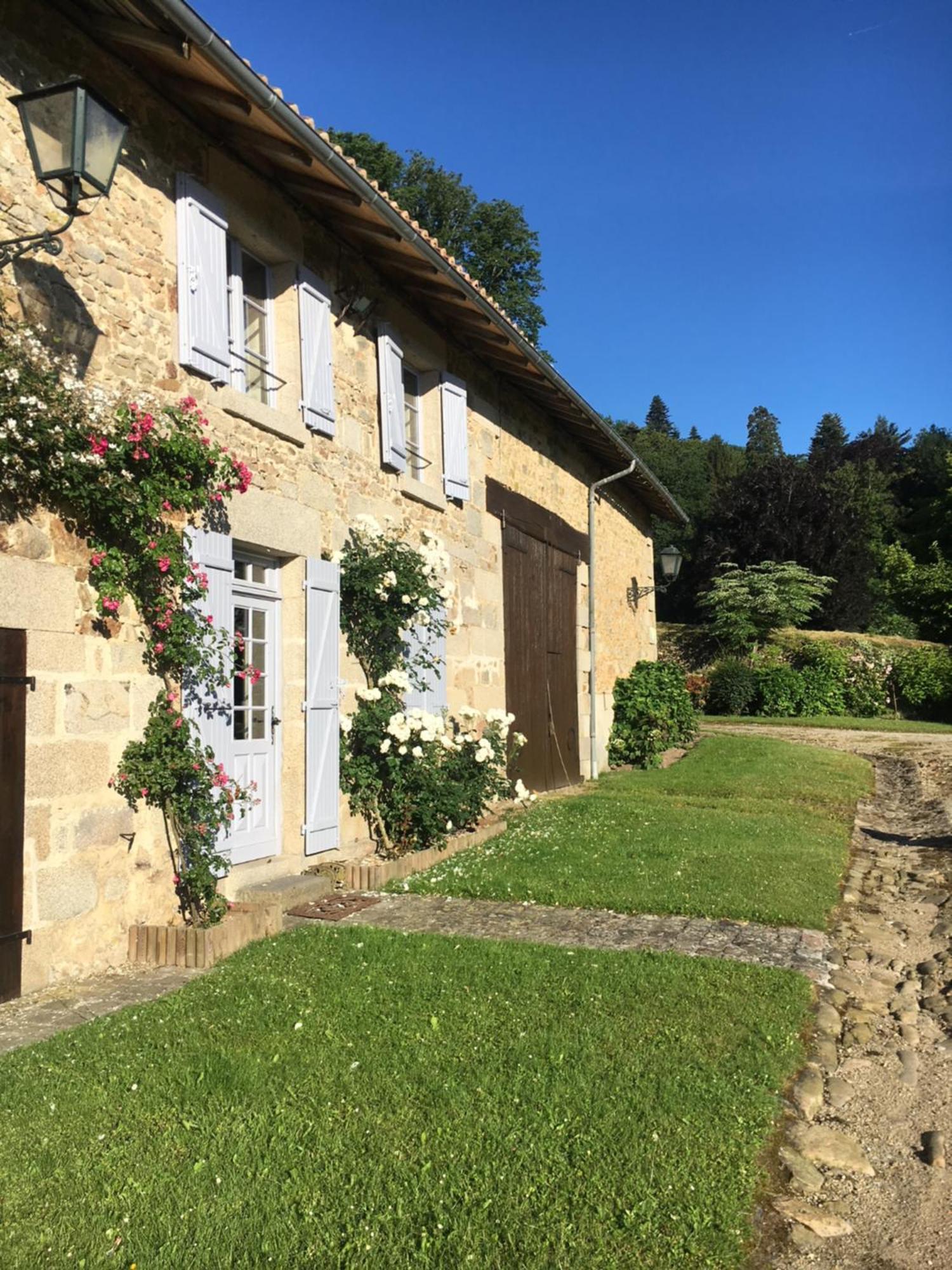 Domaine De Montmery Sa Piscine Son Jardin Ses Espaces Ambazac Zewnętrze zdjęcie