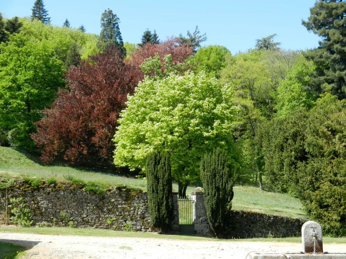 Domaine De Montmery Sa Piscine Son Jardin Ses Espaces Ambazac Zewnętrze zdjęcie